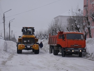 В Вольске продолжается вывоз снега и расширение дорог