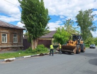 В городе продолжаются работы по уборке дорог от последствий сильного ливня